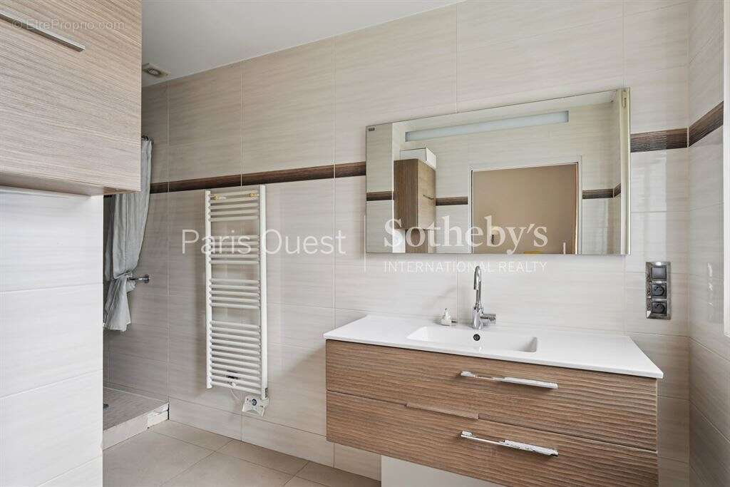 Appartement à NEUILLY-SUR-SEINE