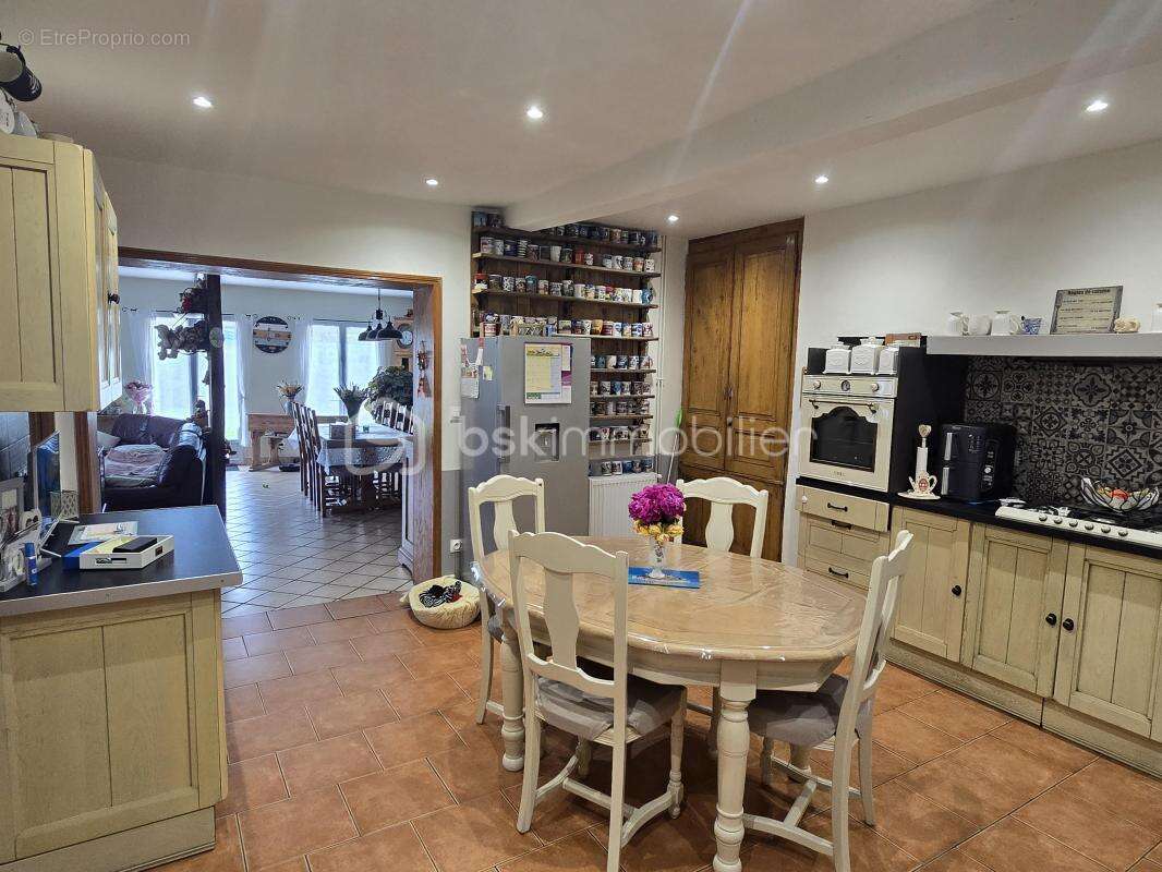 Maison familiale de 138m² - 4 chambres, jardin et garage - Tillé (60000) - photo 5