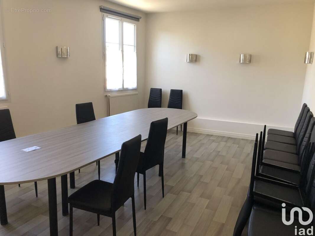 Photo 3 - Commerce à TUFFE