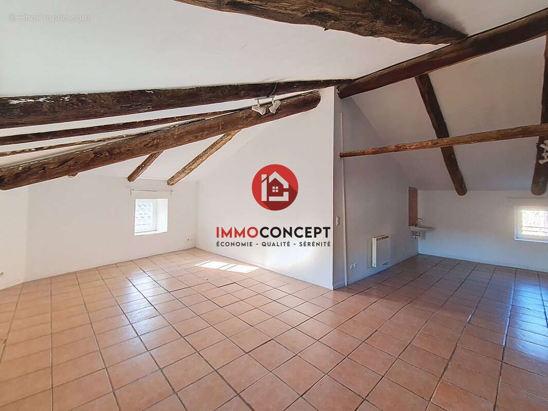 Maison à CADEROUSSE