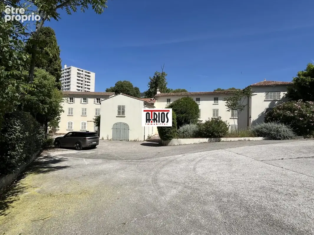Commerce 1 000 m² à vendre à Toulon (83100) - photo 2