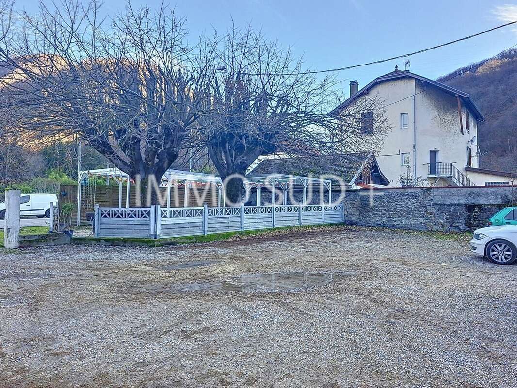 Maison à CHAMP-SUR-DRAC