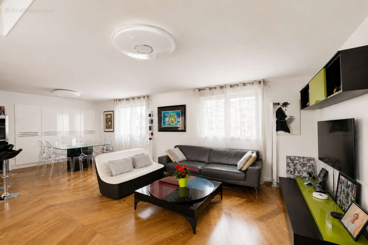 Appartement à COURBEVOIE