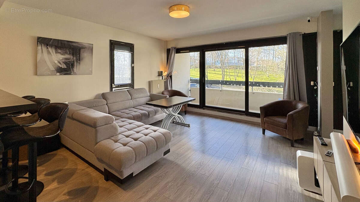 Appartement à LE COUDRAY-MONTCEAUX