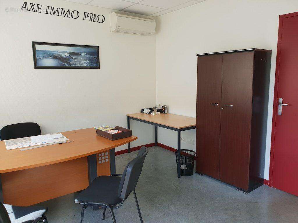 Commerce à ESCOURCE