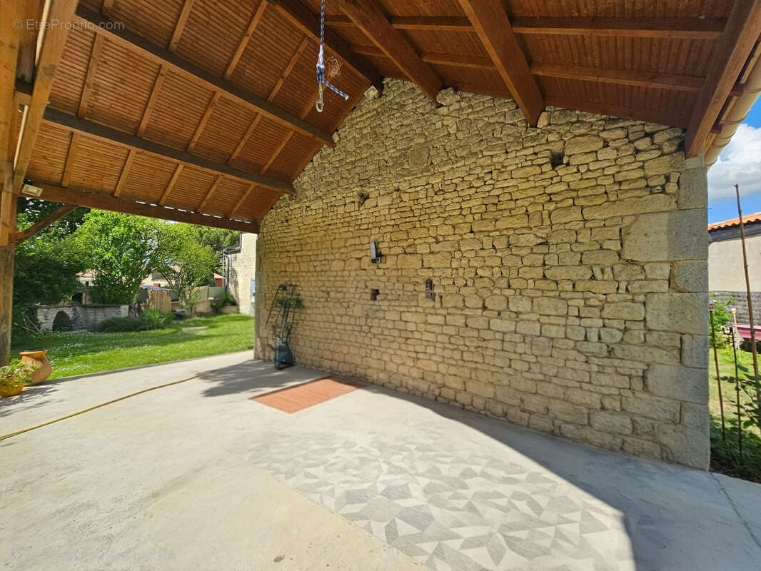 Maison à AIGREFEUILLE-D'AUNIS