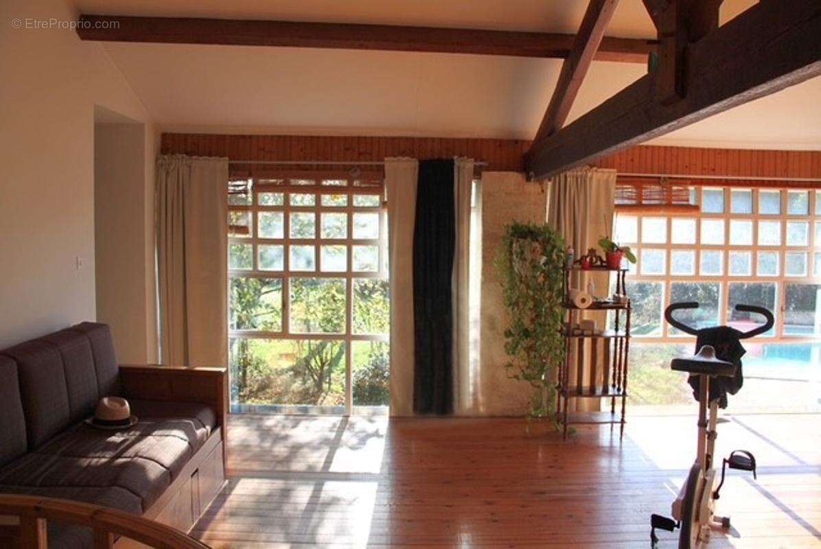 Maison à SAINT-CHRISTOLY-DE-BLAYE