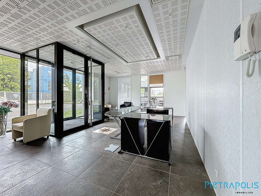 Commerce à SAINT-GENIS-POUILLY