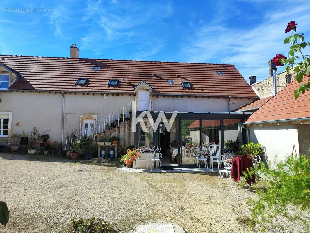 Maison à OUROUER-LES-BOURDELINS