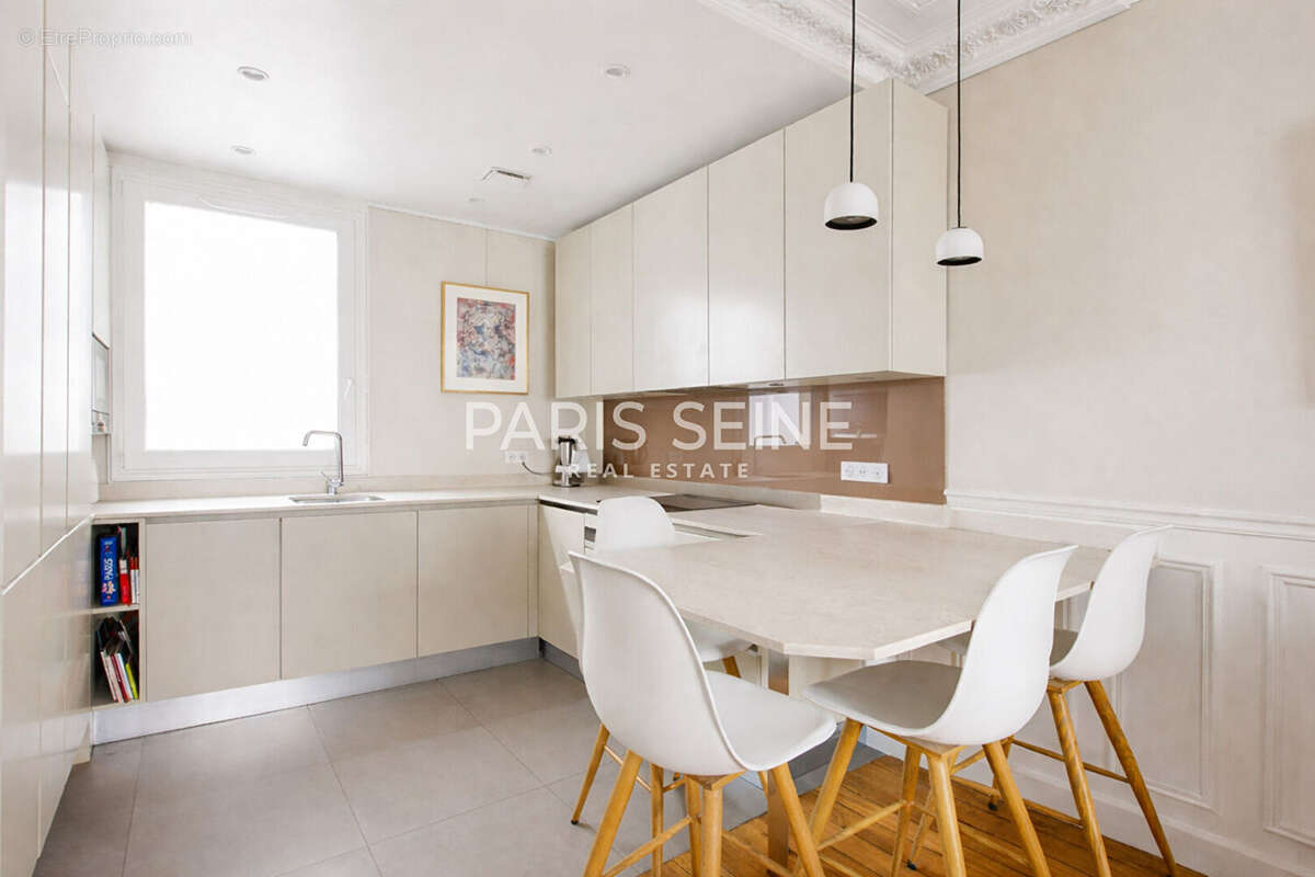 Appartement à PARIS-7E