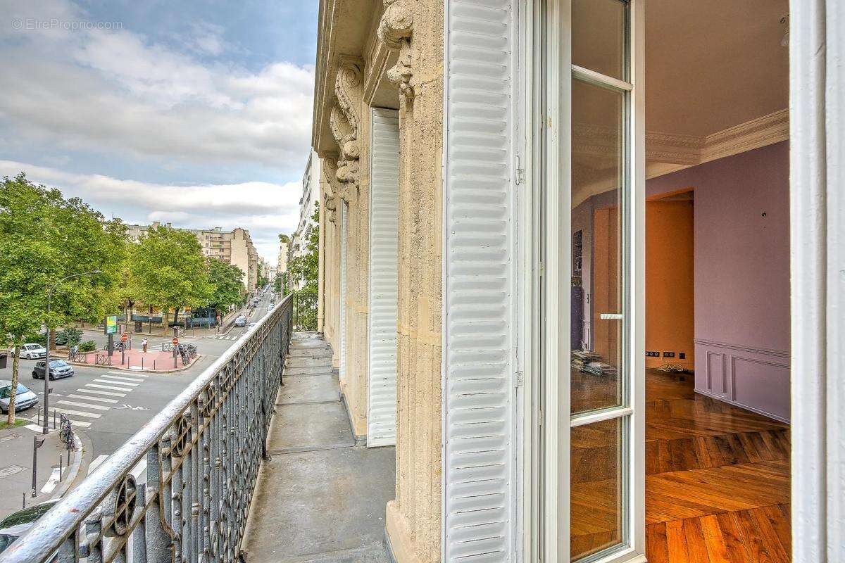 Appartement à PARIS-16E