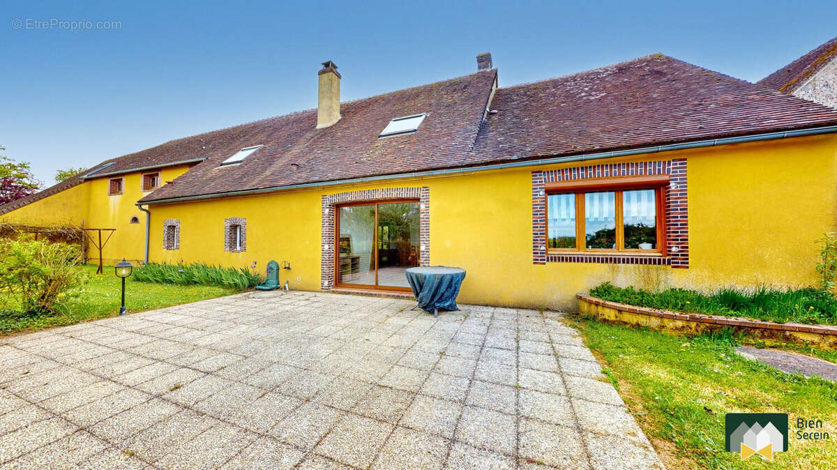 Maison à VAUPILLON