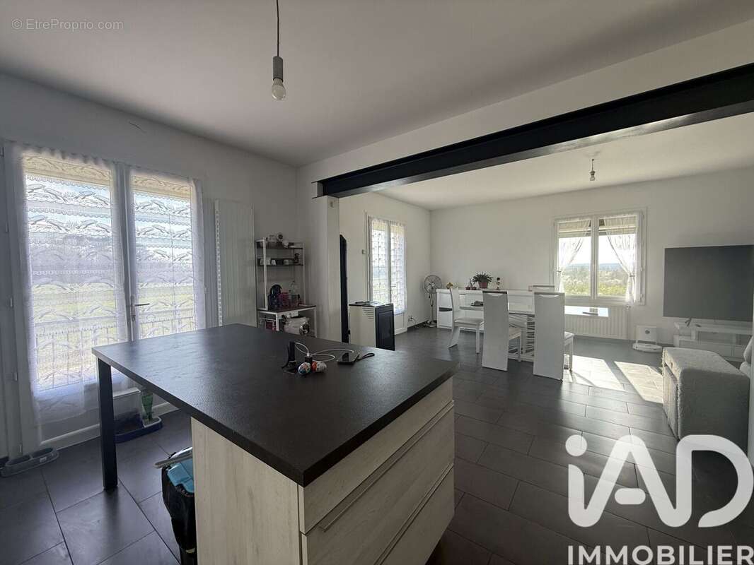 Maison 168 m² à Saint-Aubin-De-Lanquais  - photo 5