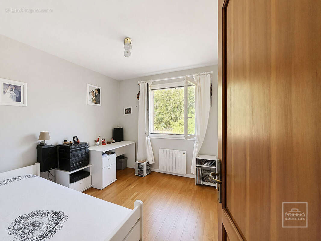 Lissieu, maison de 146 m² sur parcelle de 3525 m2 avec piscine - photo 8