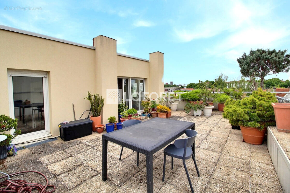 Appartement à VILLENEUVE-LA-GARENNE