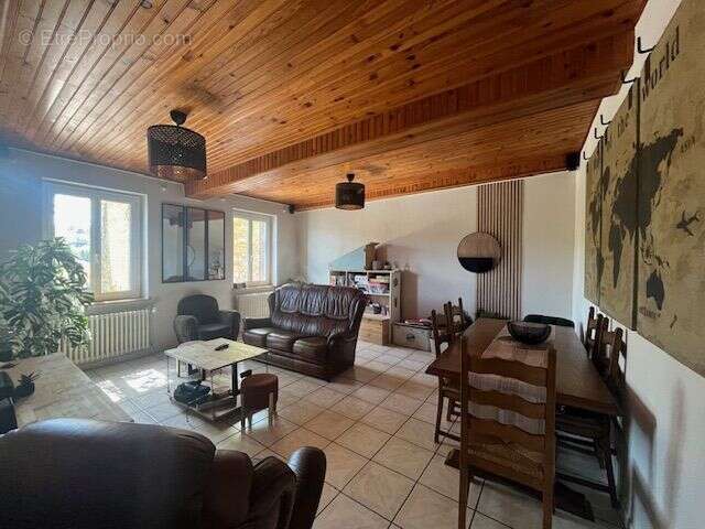 Appartement à FONTAINES-SAINT-MARTIN