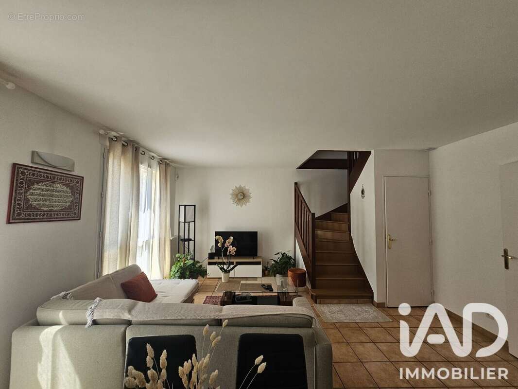 Maison 92 m² à Emerainville  - photo 8