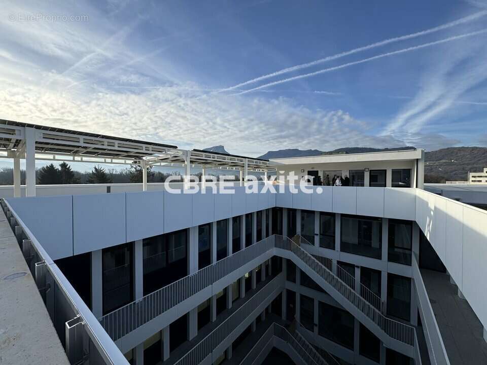Commerce à CHALLES-LES-EAUX