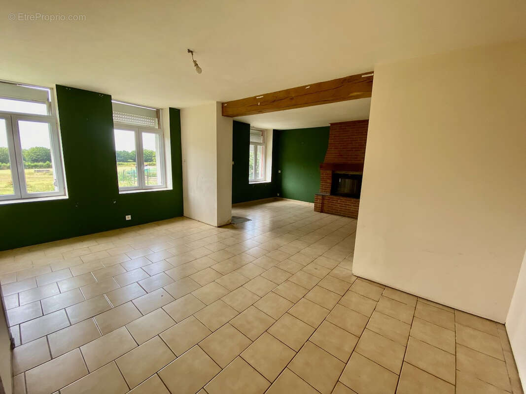 Maison à AVESNES-SUR-HELPE