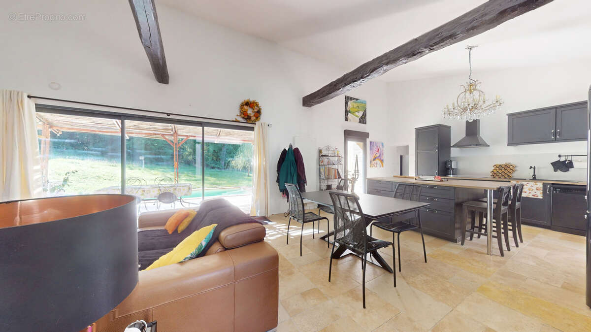 Maison à MONTAIGUT-SUR-SAVE