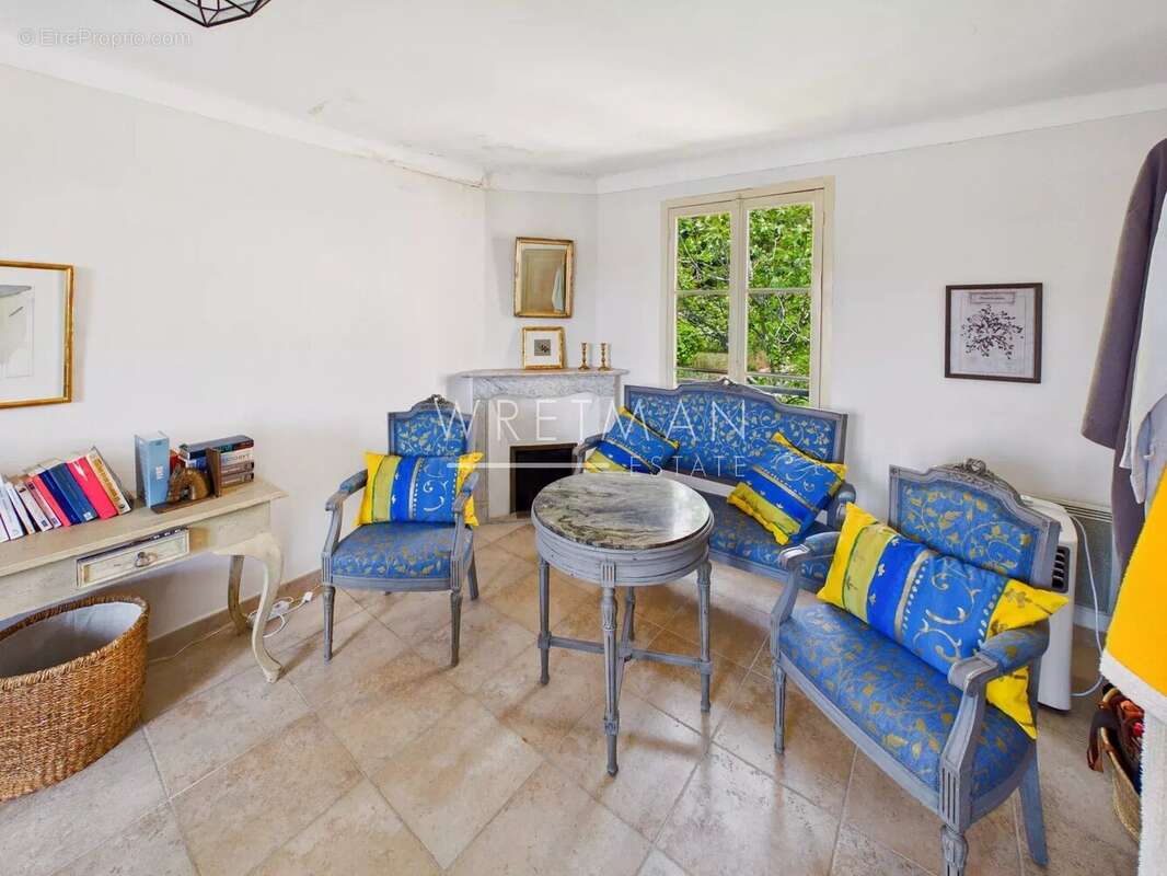 Appartement à TOURRETTES-SUR-LOUP