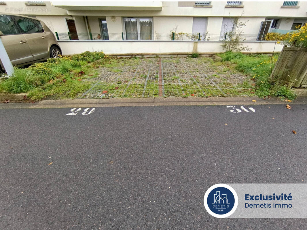 Parking à LONGPONT-SUR-ORGE