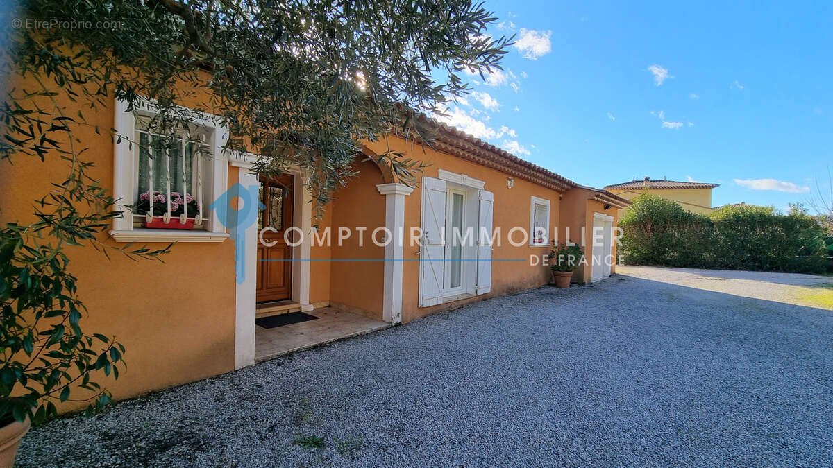 VAR (83) - À VENDRE - LA MOTTE - Superbe Villa 4 chambres avec piscine dans un environnement bucolique - photo 4
