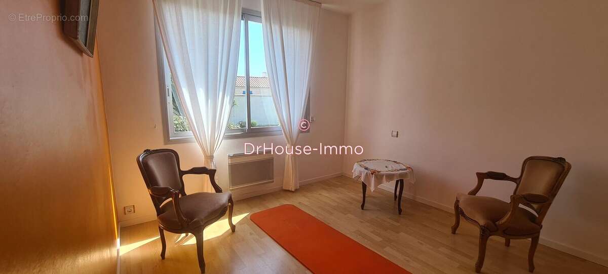 Maison à CHAMPAGNE-LES-MARAIS