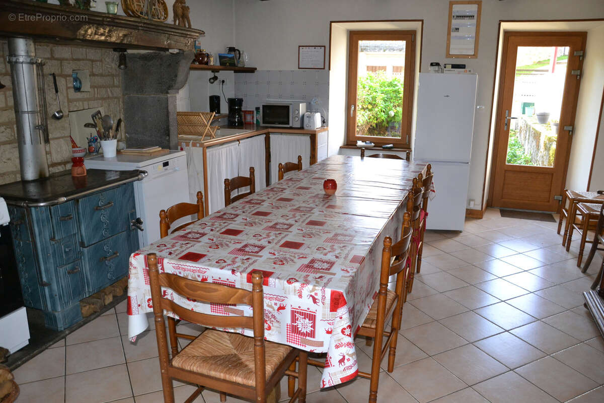 Maison à SAINT-SAUVES-D'AUVERGNE