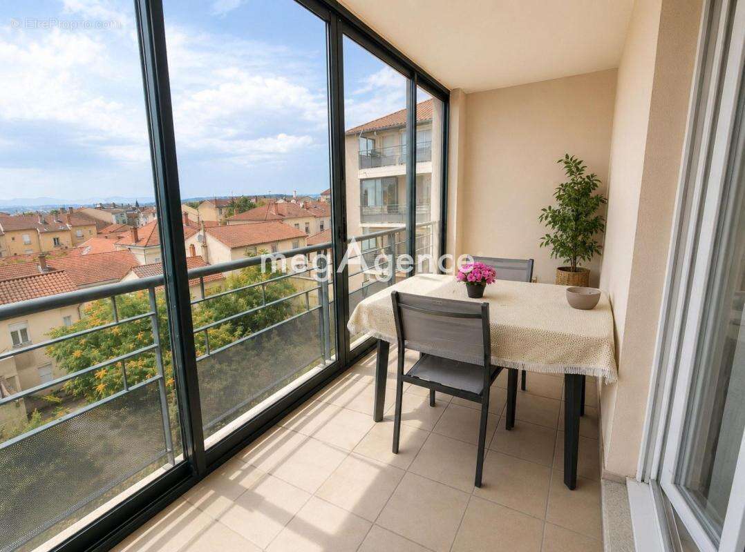Saint-Fons – T3 de 68 m² avec loggia de 9 m², balcon, garage fermé et cave - photo 4