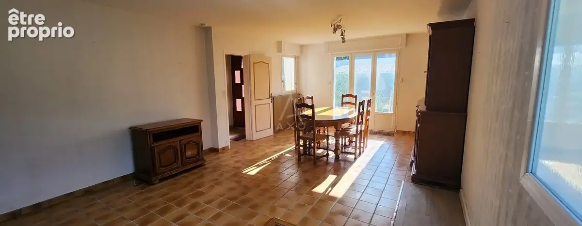 Maison de caractère en centre-bourg  95 m², trois chambres et terrain clos - photo 5