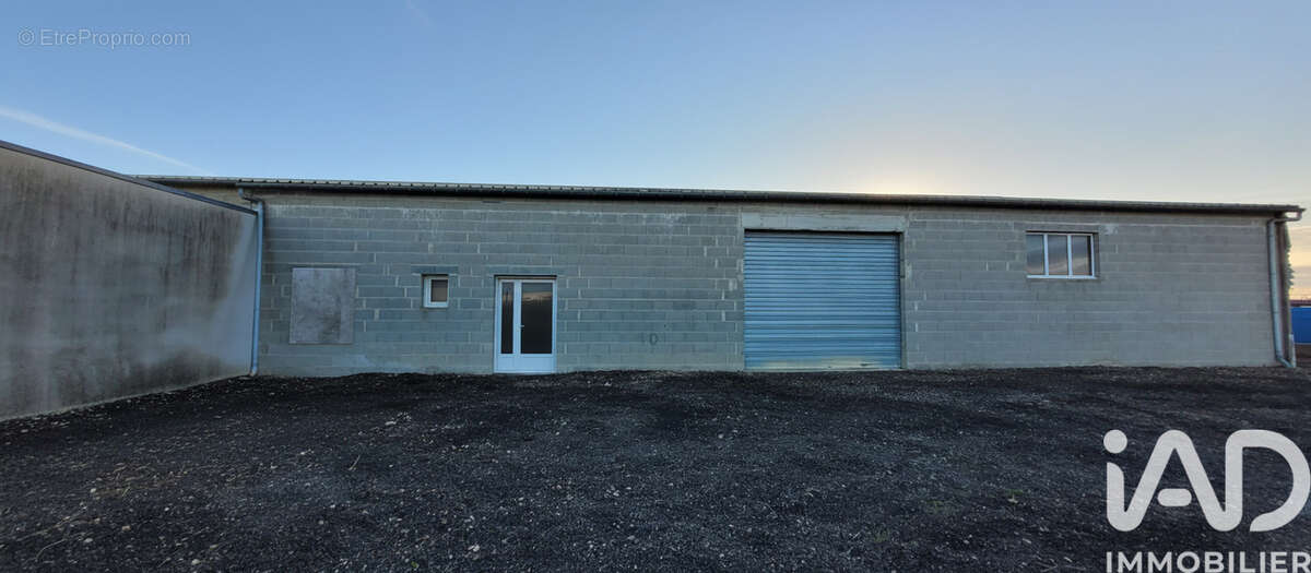 Photo 2 - Parking à SAINT-JEAN-D&#039;ANGELY