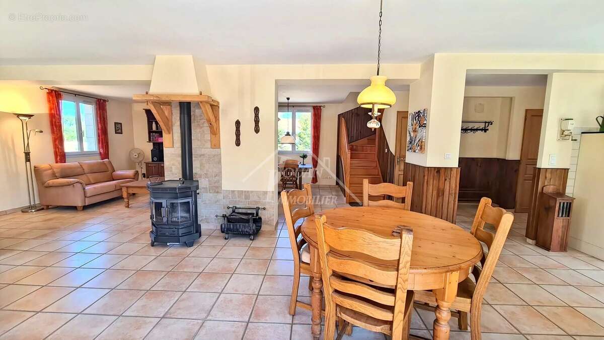 Belle propriété de campagne sur 6 697 m² à Autry-Issards - photo 8