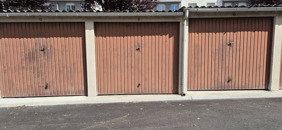 Parking à LES MUREAUX