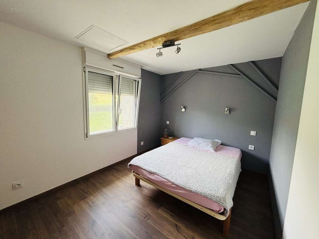 Maison 143 m² à Saint-Christophe-Et-Le-Laris  - photo 8