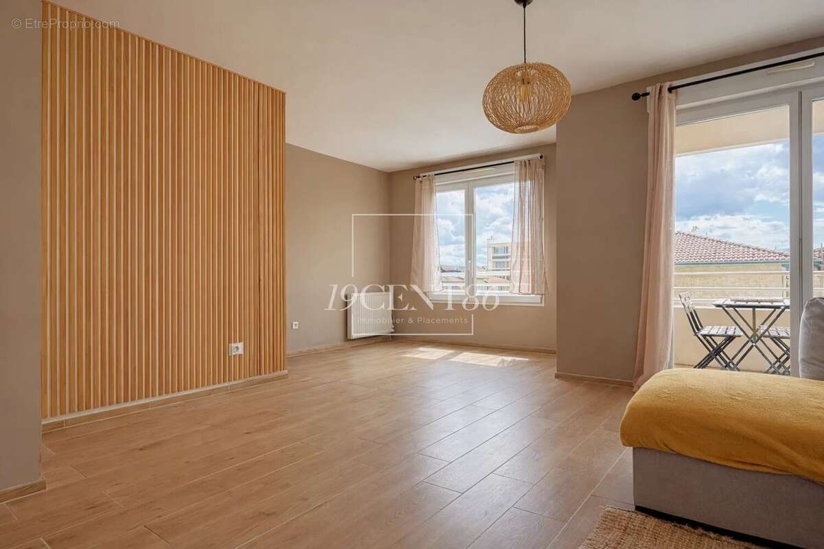 Appartement à LYON-8E
