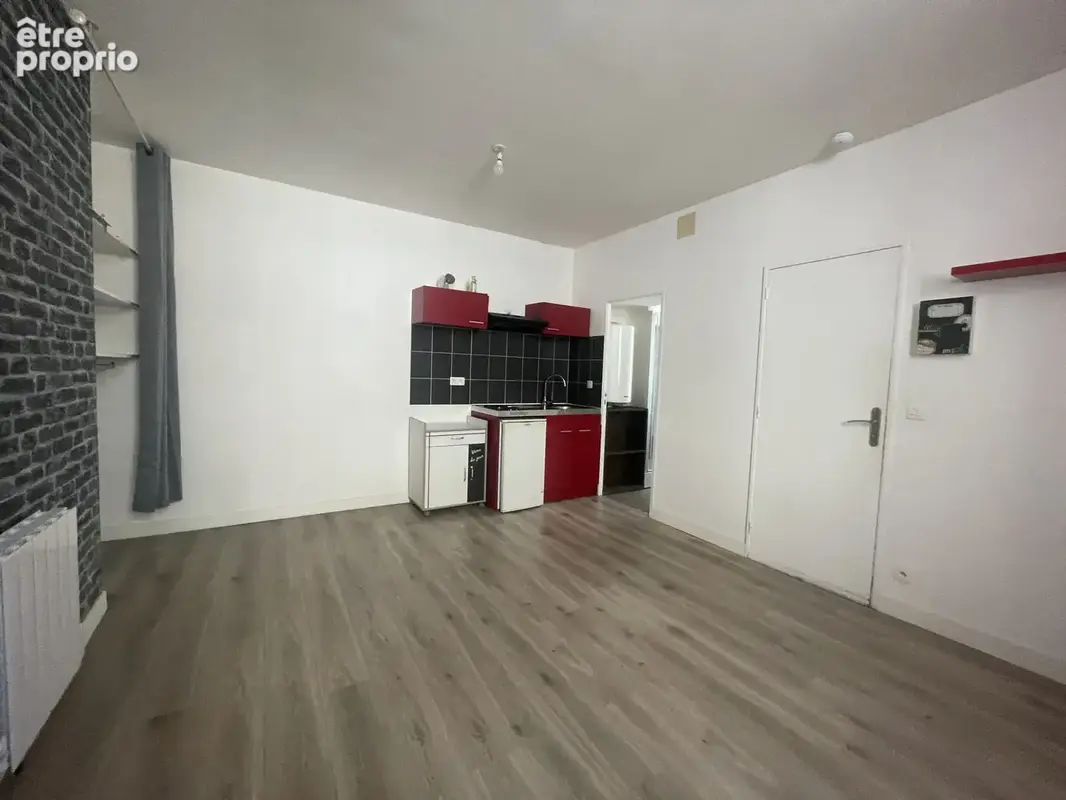T2 en plein centre ville de LAVAL - Rive gauche  Idéal premier achat ou investissement locatif ! - photo 3