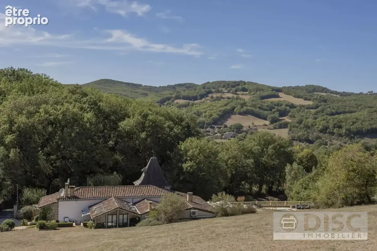 Propriété de charme avec piscine, jacuzzi et 7 hectares dans un environnement préservé - photo 2