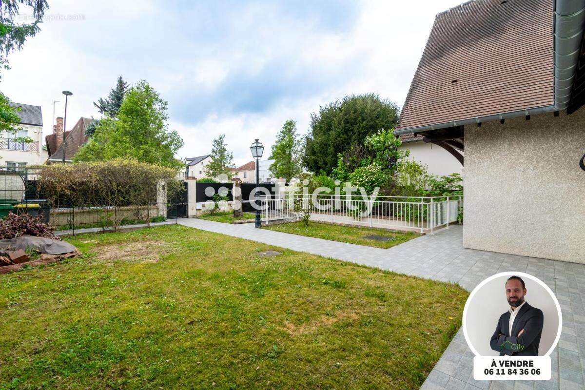 Maison à VILLENEUVE-LE-ROI