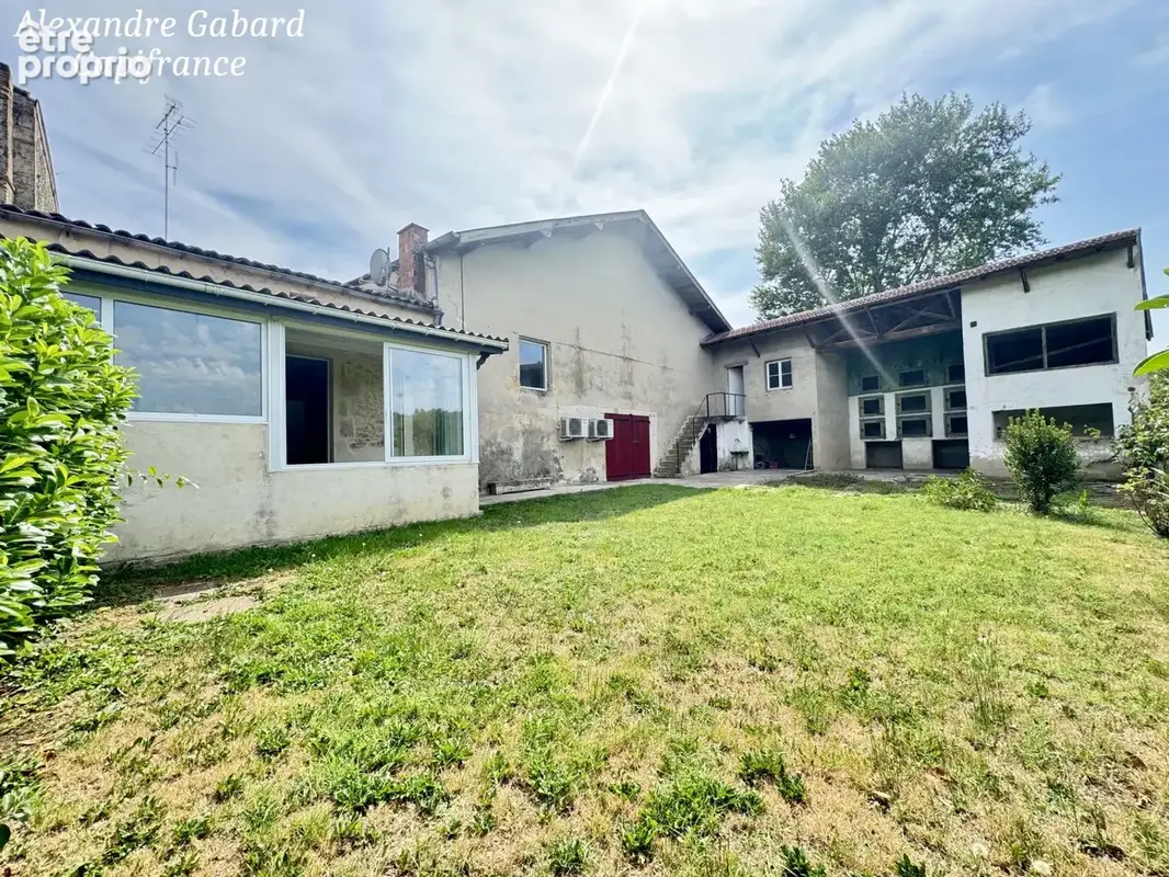 Maison en pierres - 3 chambres -  vaste jardin et grand garage - photo 1