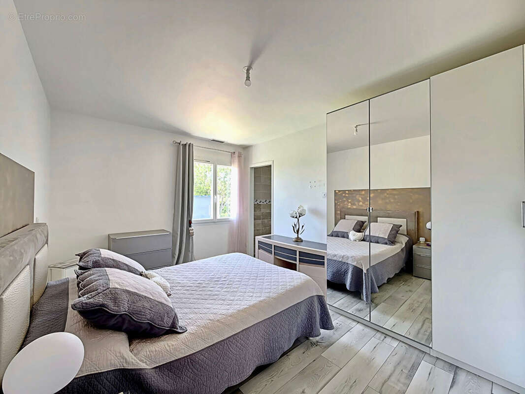 Maison à ROQUEBRUNE-SUR-ARGENS