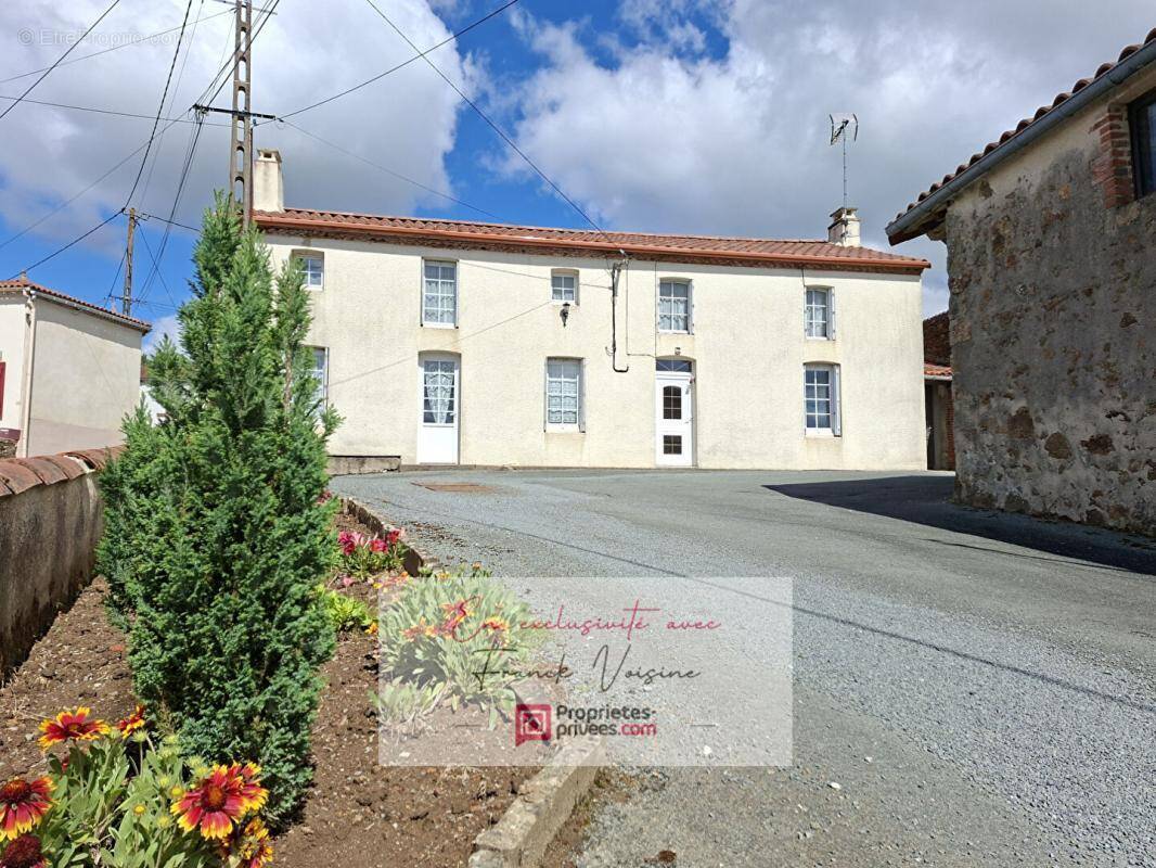 Maison à SAINT-MICHEL-MONT-MERCURE