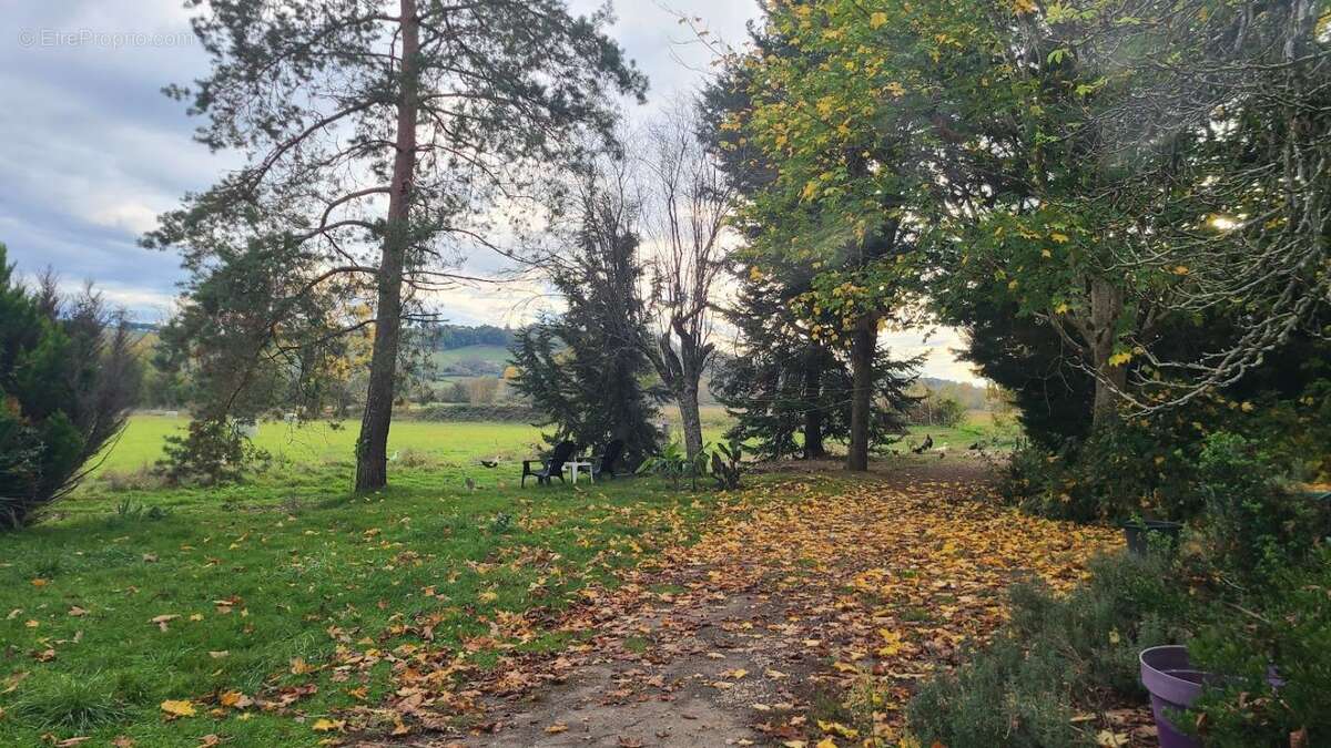 Maison à SAINT-NAZAIRE-DE-VALENTANE