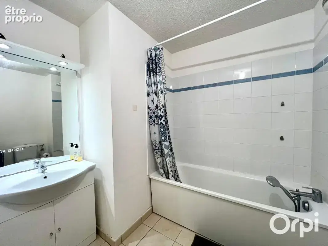 EXCLUSIVITÉ !  Studio meublé en résidence sécurisée avec place de parking et en rez-de-chaussée  - photo 5