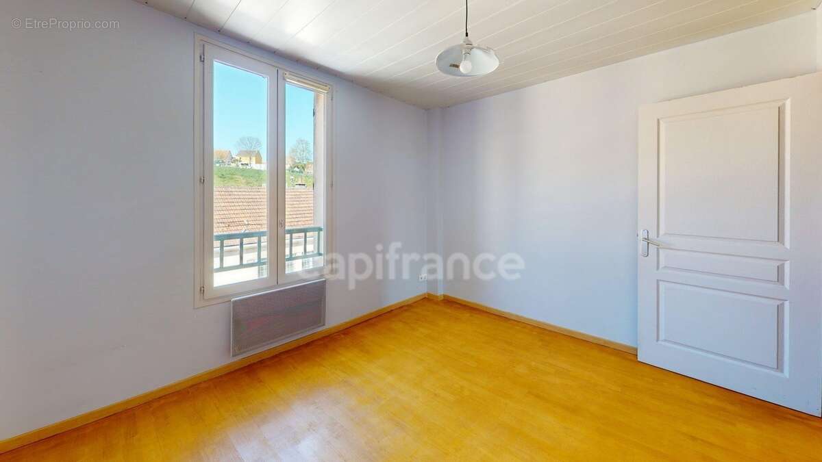 F3 de 72 m² à Corbeil-Essonnes, balcon, cave, RER D - photo 13