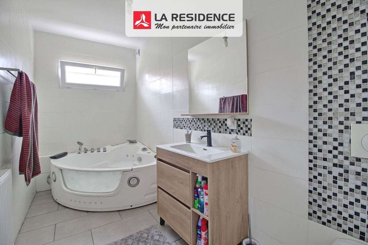 Maison à SAINT-ETIENNE-DU-ROUVRAY