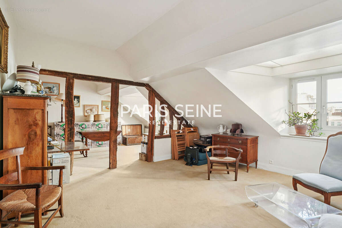 Appartement à PARIS-1E