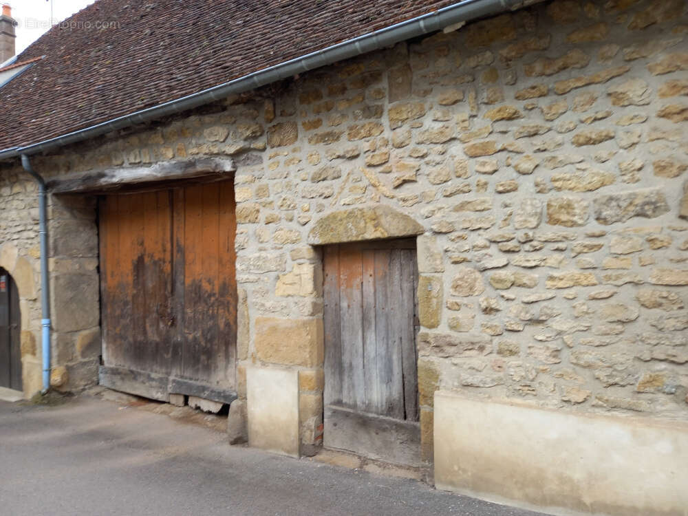 Parking à ARNAY-LE-DUC
