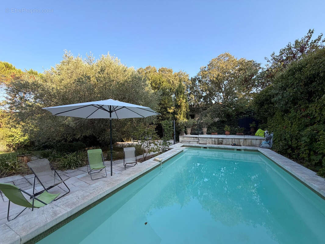 NIMES TOUR MAGNE Splendide maison 7 pièces de 205 m2 avec piscine et garage, sur 1500 m2 de terrain - photo 6