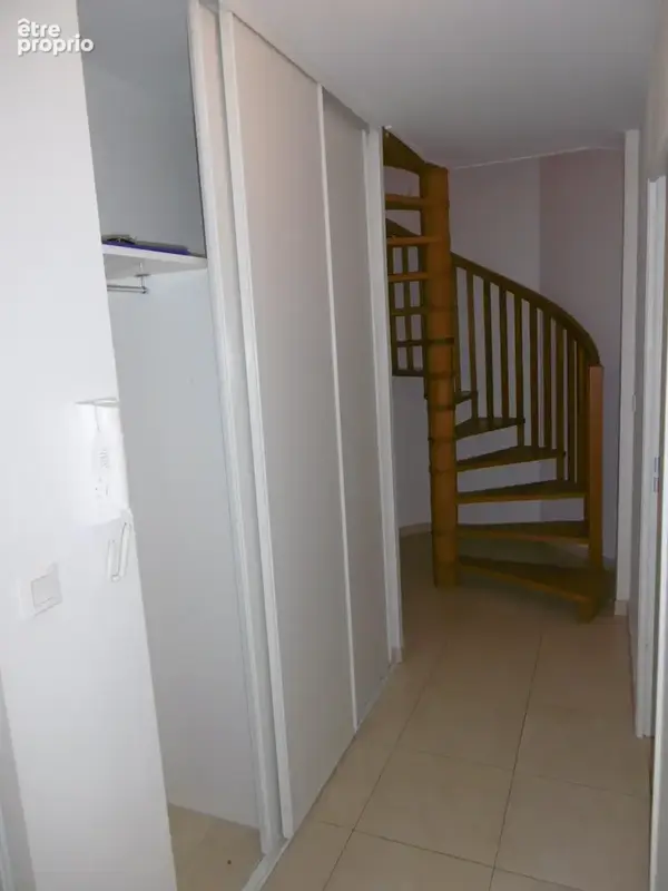 Saint denis en val - centre ville- dans residence  - f3 duplex avec jardin privatif - photo 7